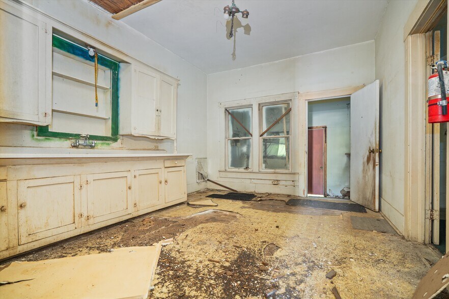 More Photos Of 1403 Crockett St, Lufkin Office Residential For Sale