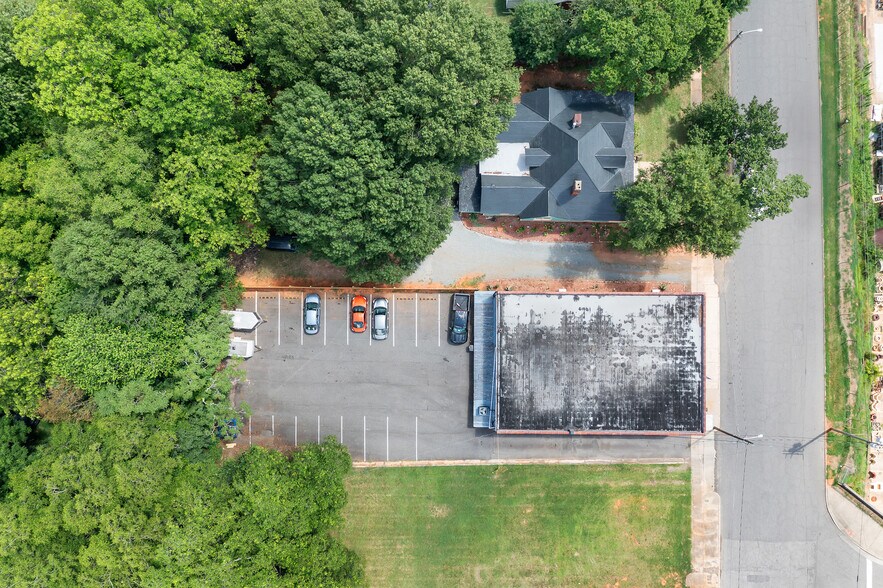 More Photos Of 426-430 Western Ave, Statesville Freestanding For Sale