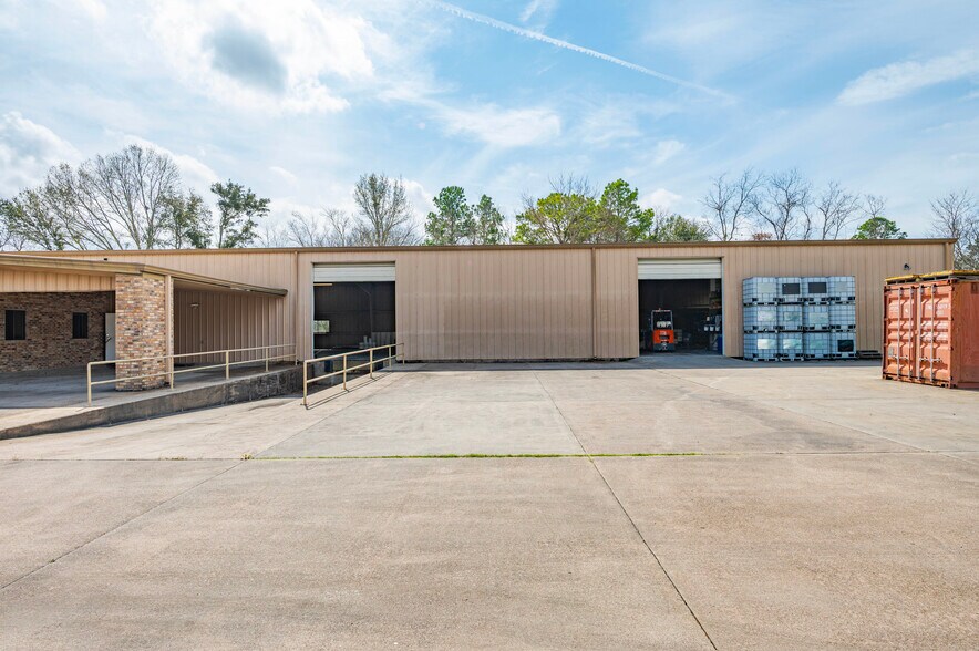 More Photos Of 1950 Oday Rd, Pearland Manufacturing For Sale