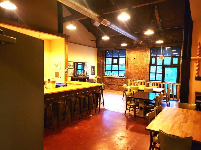 More Photos Of 2135 Columbus Rd, Cleveland Bar For Sale