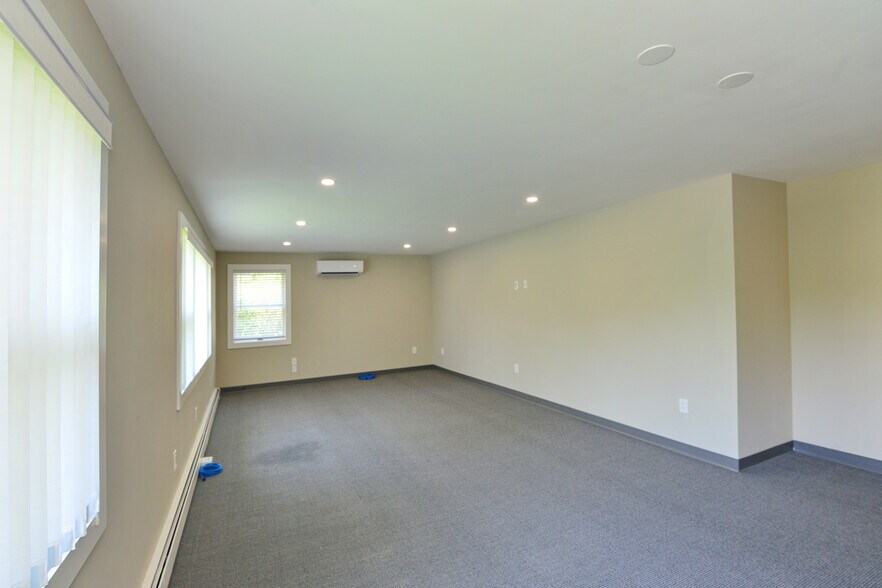 More Photos Of 186 Grove St, Franklin Office For Sale