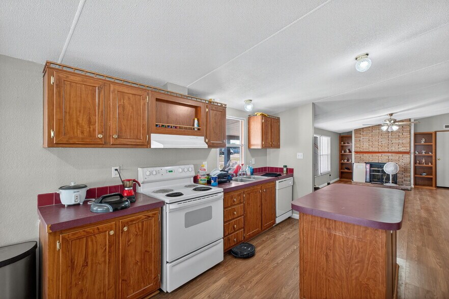 More Photos Of 11010 W Joan Dr, Odessa Warehouse For Lease