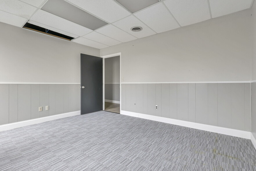 More Photos Of 2844 E River Rd, Dayton Office For Sale