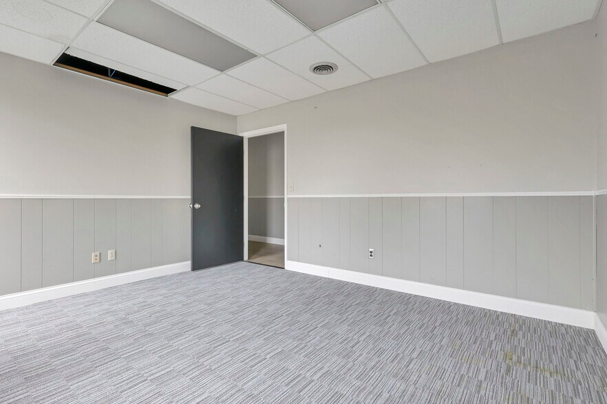 More Photos Of 2844 E River Rd, Dayton Office For Sale