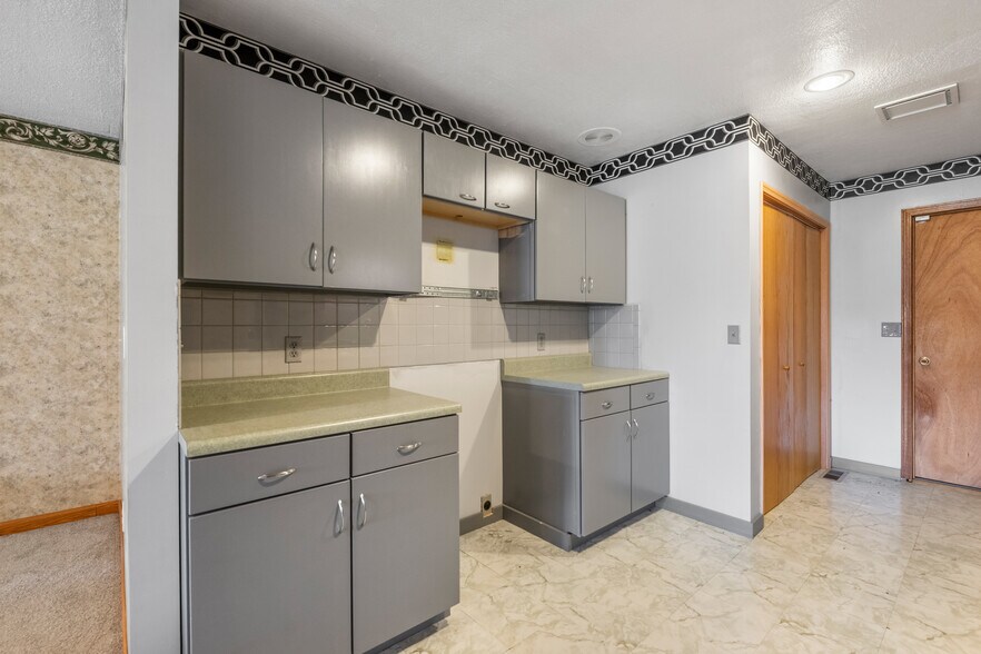 More Photos Of 106 Shadybrook Dr, Cheney Office For Sale