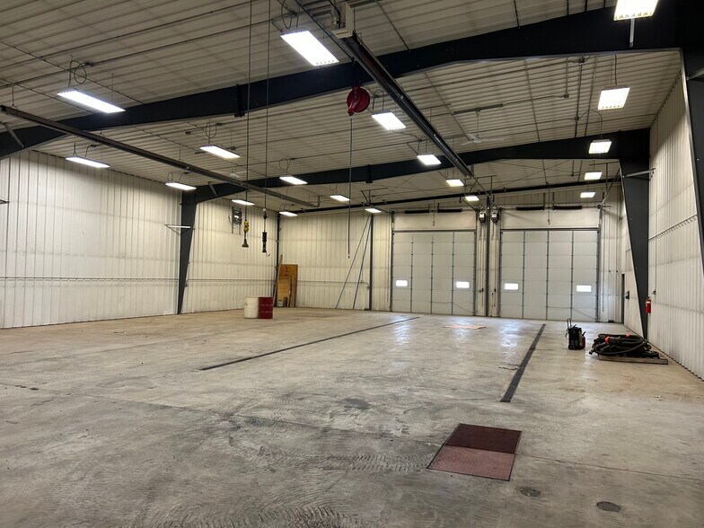 More Photos Of 83 Carter st, Underwood Industrial For Lease