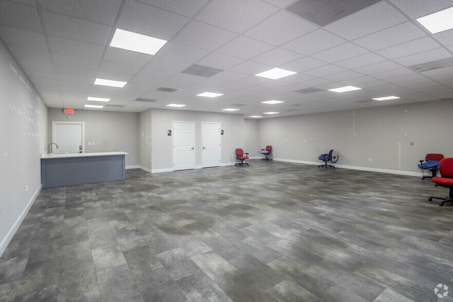 More Photos Of 2328 N US Hwy 19, Holiday Medical For Lease