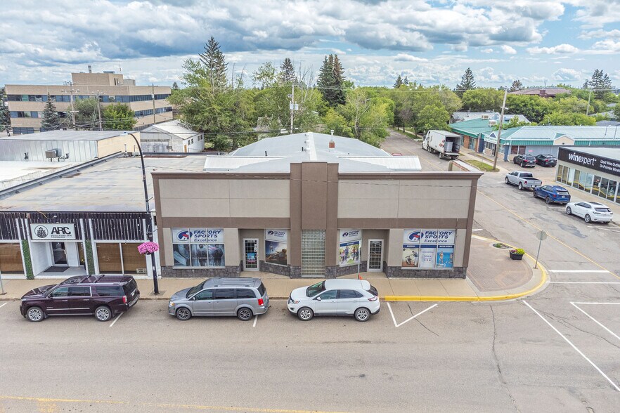 More Photos Of 4901 49 ave, Lloydminster Storefront For Sale