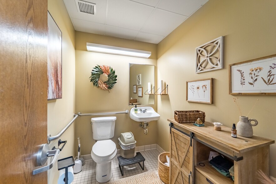 More Photos Of 7505 Stone Ridge Dr, Weston Medical For Sale