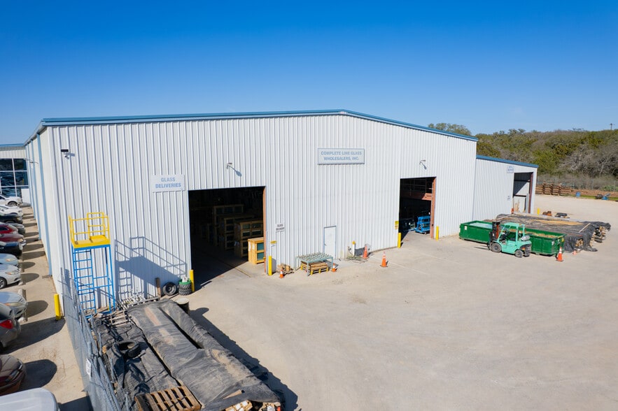 More Photos Of 18740 Goll St, San Antonio Warehouse For Lease