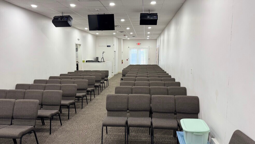 More Photos Of 465 Nashua Rd, Dracut Medical For Sale