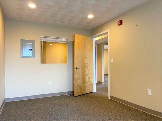 More Photos Of 117 Eddie Dowling Hwy, North Smithfield Loft Creative Space For Lease
