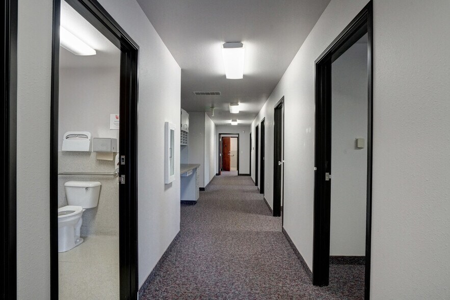 More Photos Of 2815 Willetta St SW, Albany Office For Lease