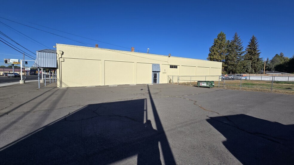 More Photos Of 4609 S 6th St, Klamath Falls Storefront For Sale