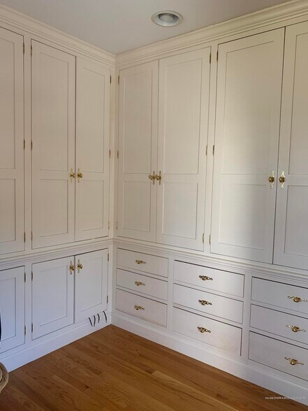 More Photos Of 15 Locke St, Kennebunkport Hospitality For Sale