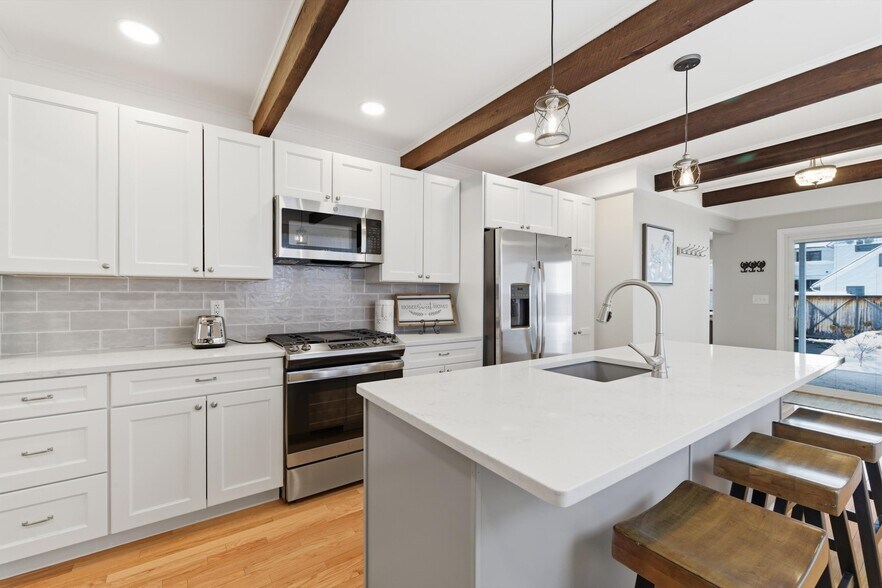 More Photos Of 149 Union Ave, Saratoga Springs Hospitality For Sale