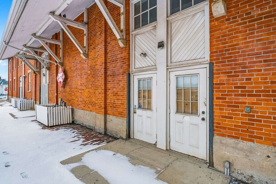 More Photos Of 412 E River St, Elyria Office For Sale