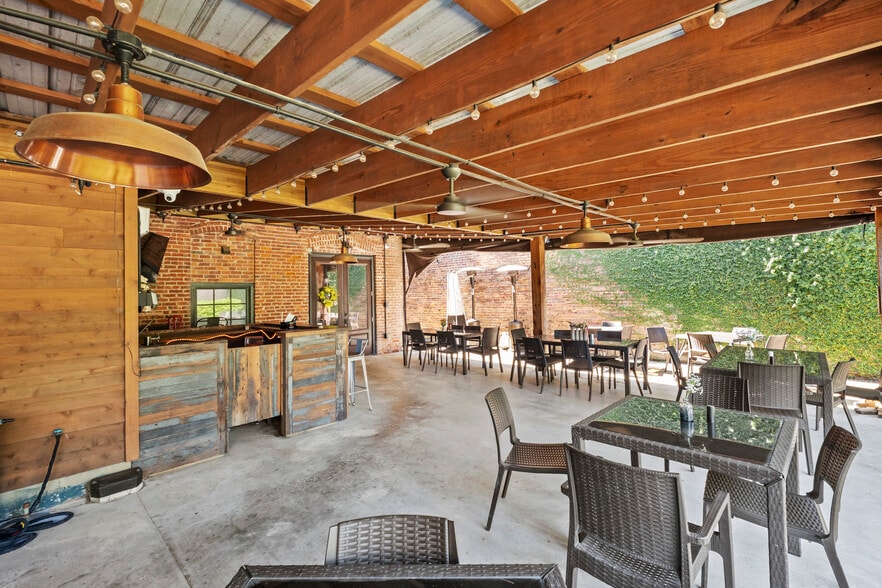 More Photos Of 219-221 N Parler Ave, Saint George Restaurant For Sale