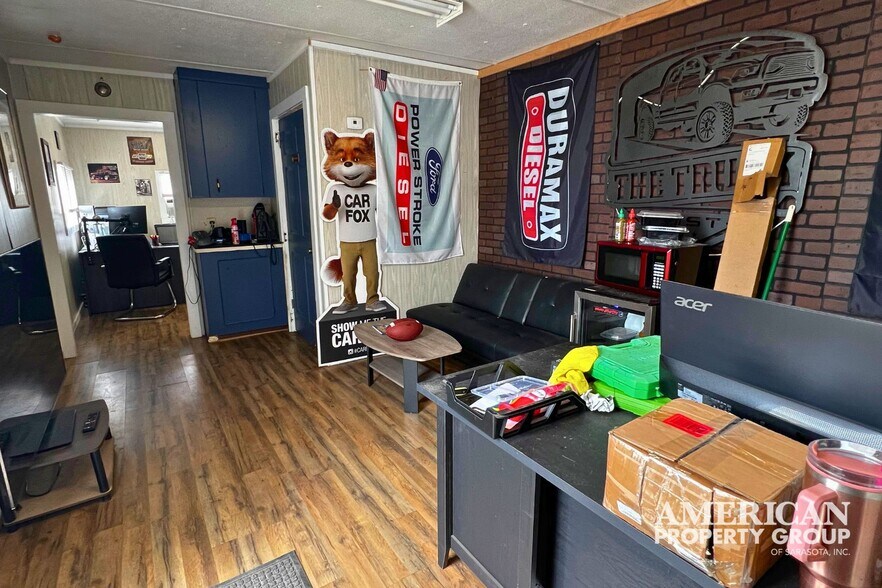 More Photos Of 7861 Tamiami Trl, Sarasota Auto Dealership For Lease