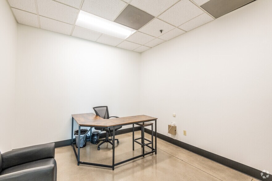 More Photos Of 250 Vista Blvd, Sparks Warehouse For Lease