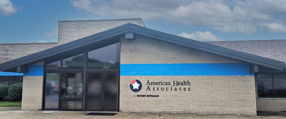 Primary Photo Of 665 Ohio Pike, Cincinnati Freestanding For Sale