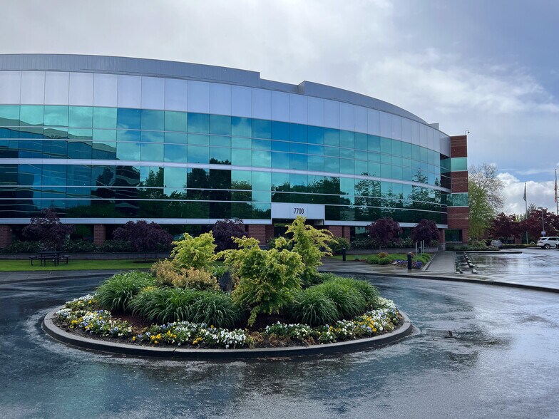 More Photos Of 7700 NE Parkway Dr, Vancouver Office For Sale