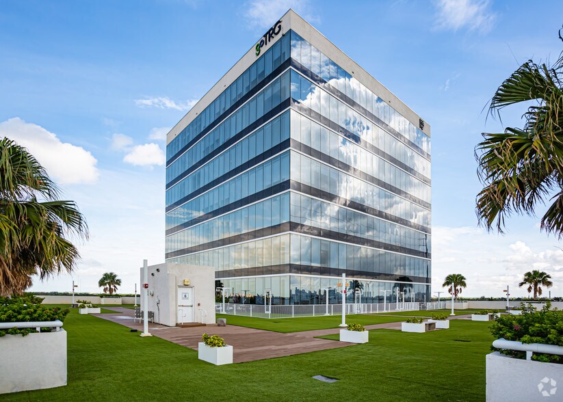 More Photos Of 20200 W Dixie Hwy, Aventura Medical For Sale