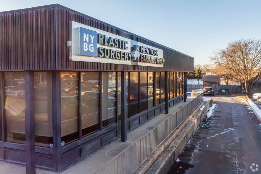 More Photos Of 1200 W Broadway, Hewlett Medical For Lease