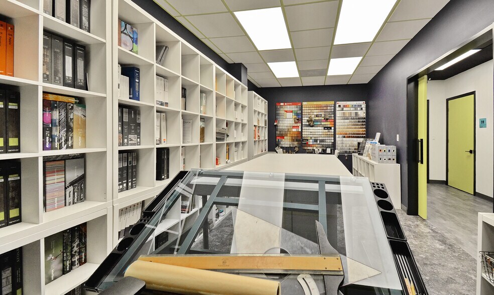 More Photos Of 1718 N Fry Rd, Houston Showroom For Lease