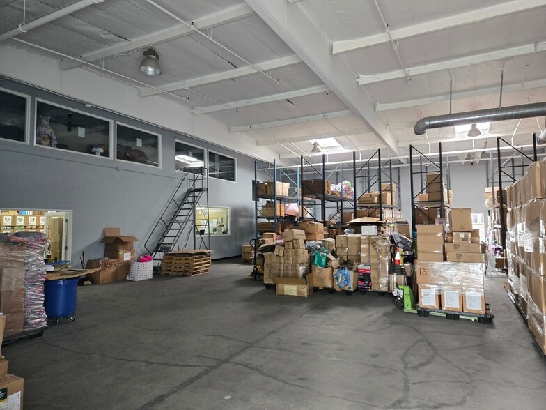 More Photos Of 4226 Valley Fair St, Simi Valley Manufacturing For Sale