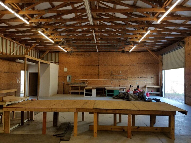 More Photos Of 722 Plum Grove Rd, Cleveland Self Storage For Lease