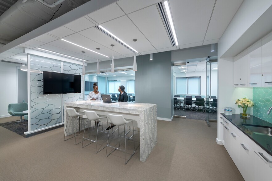More Photos Of 1900 Duke St, Alexandria Office For Lease