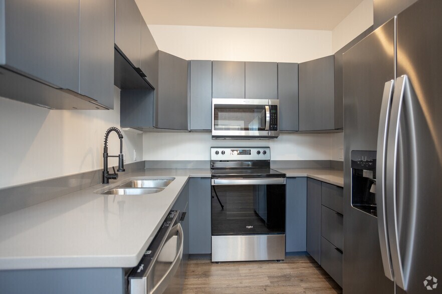 More Photos Of 595 E Broad St, Columbus Apartments For Sale
