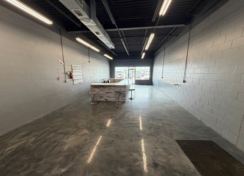 More Photos Of 1016-1044 E Main St, Brownsburg Freestanding For Lease