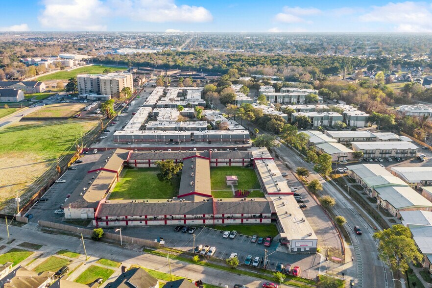 More Photos Of 3300 Garden Oaks Dr, New Orleans Apartments For Sale