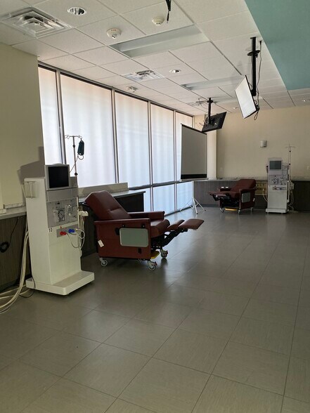 More Photos Of 4300-4302 Fairmont Pky, Pasadena Unknown For Lease