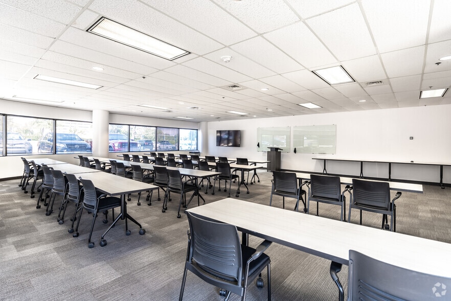 More Photos Of 5601 Executive Dr, Irving Office For Sale