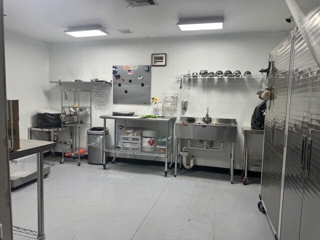 More Photos Of 12601 NW 115th Ave, Medley Warehouse For Lease