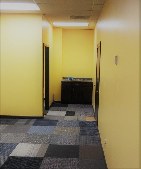 More Photos Of 2227 Godby Rd, Atlanta Office For Lease