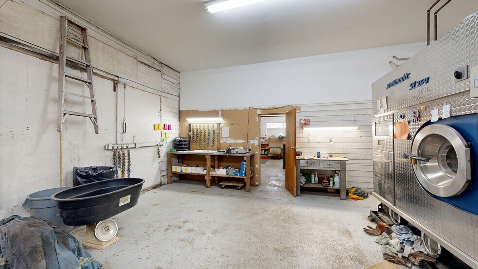 More Photos Of 4707 50 st, Stettler Service For Sale