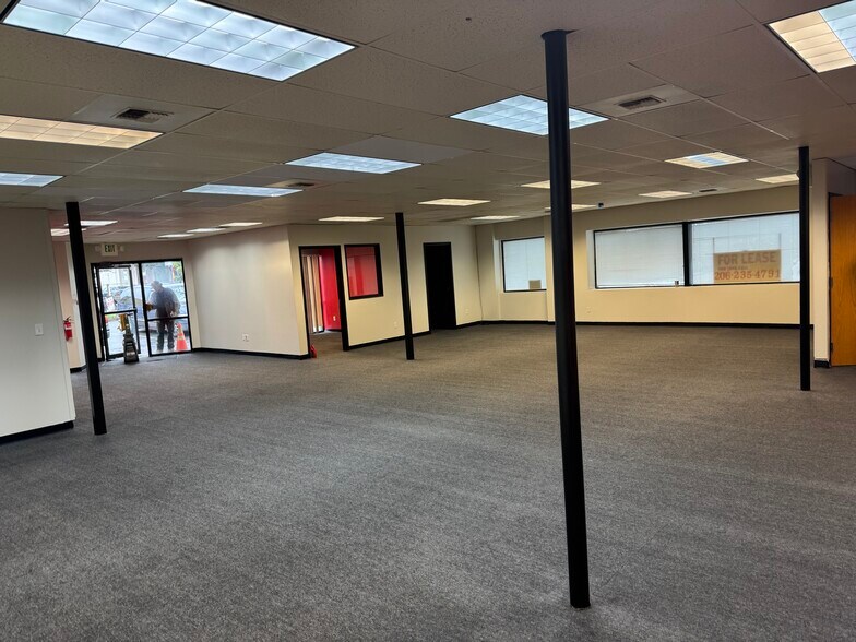 More Photos Of 407 W Gowe St, Kent Office For Lease