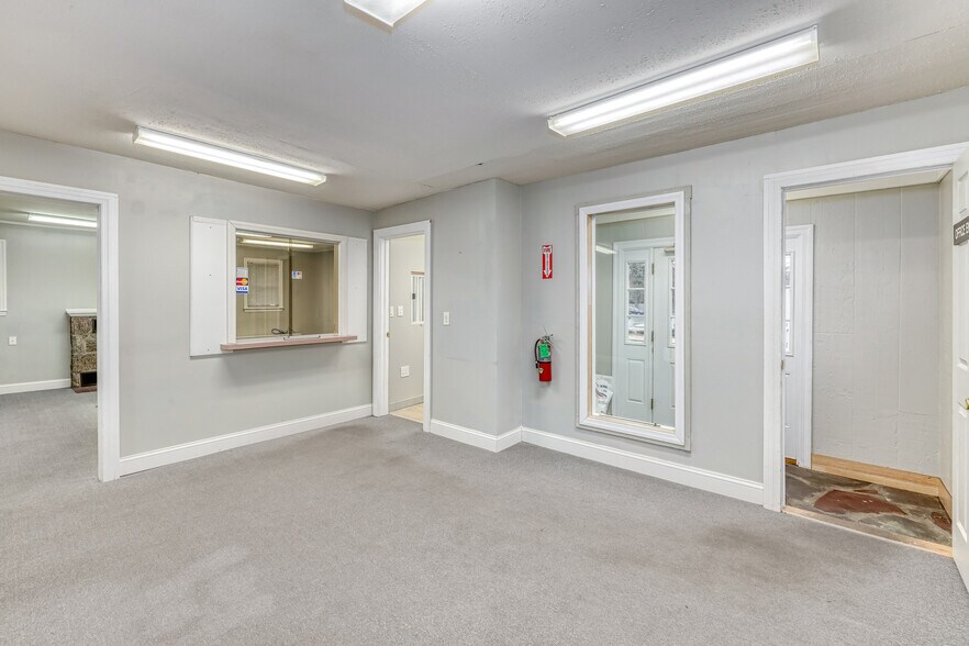 More Photos Of 226 E Main St, Huntington Office For Lease