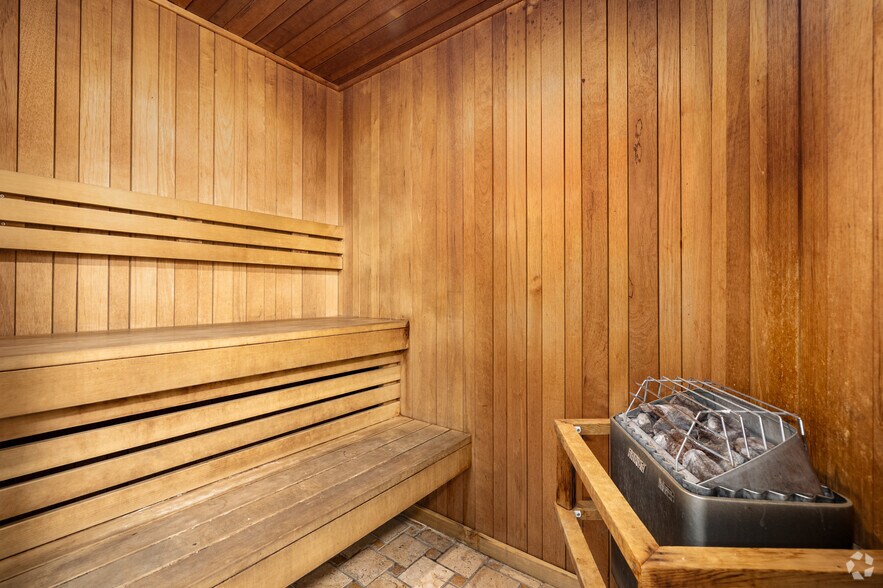 More Photos Of 1400 Av Des Pins O, Montréal Apartments For Sale