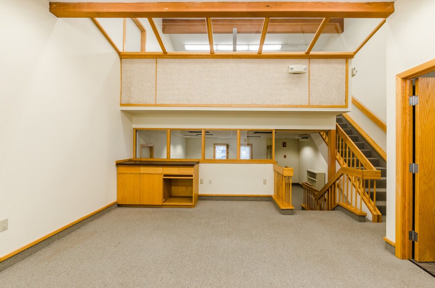 More Photos Of 40-60 Beechwood Dr, North Andover Loft Creative Space For Lease