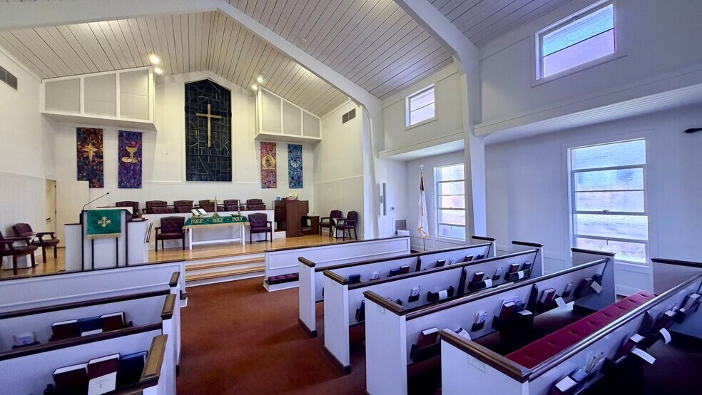 More Photos Of 195 New Market Rd, Tryon Religious Facility For Sale