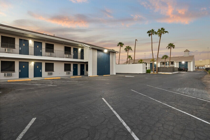 More Photos Of 4021 N 27th Ave, Phoenix Hotel For Sale