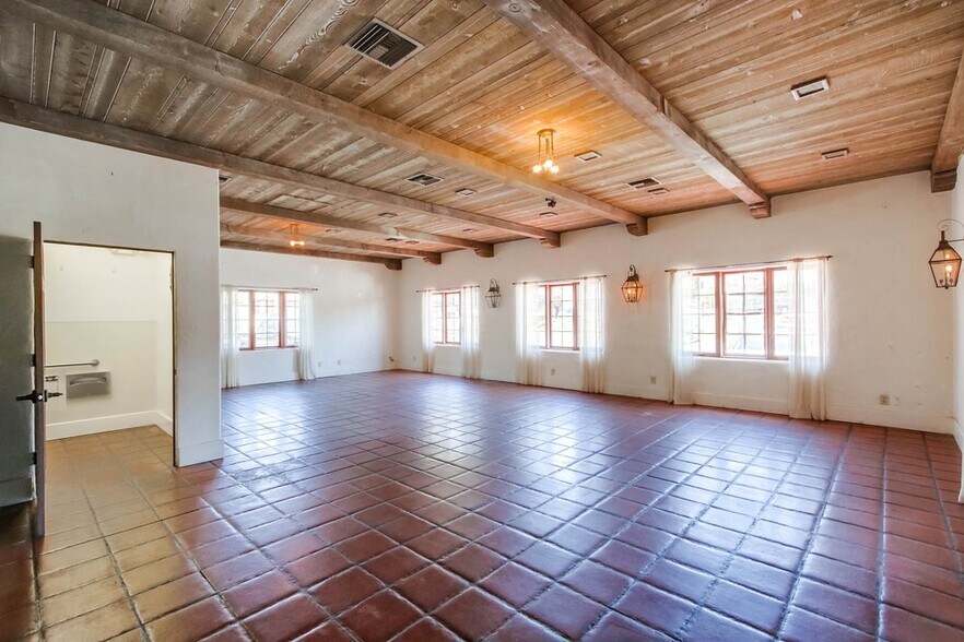 More Photos Of 110 Civic Center Dr, Vista Office For Sale