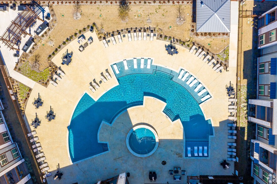 More Photos Of 900 Cinema Dr, Hudson Oaks Apartments For Lease