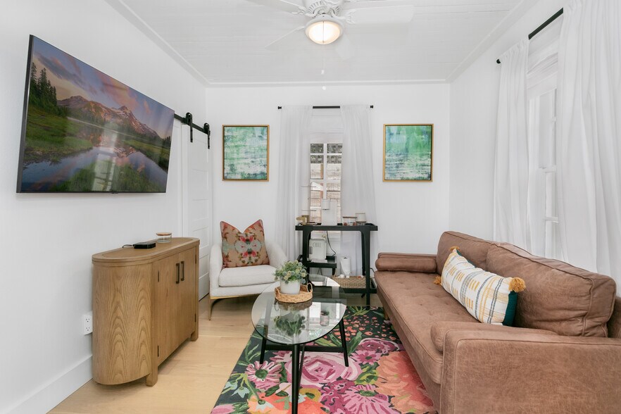 More Photos Of 508 N Orange St, Fredericksburg Specialty For Sale