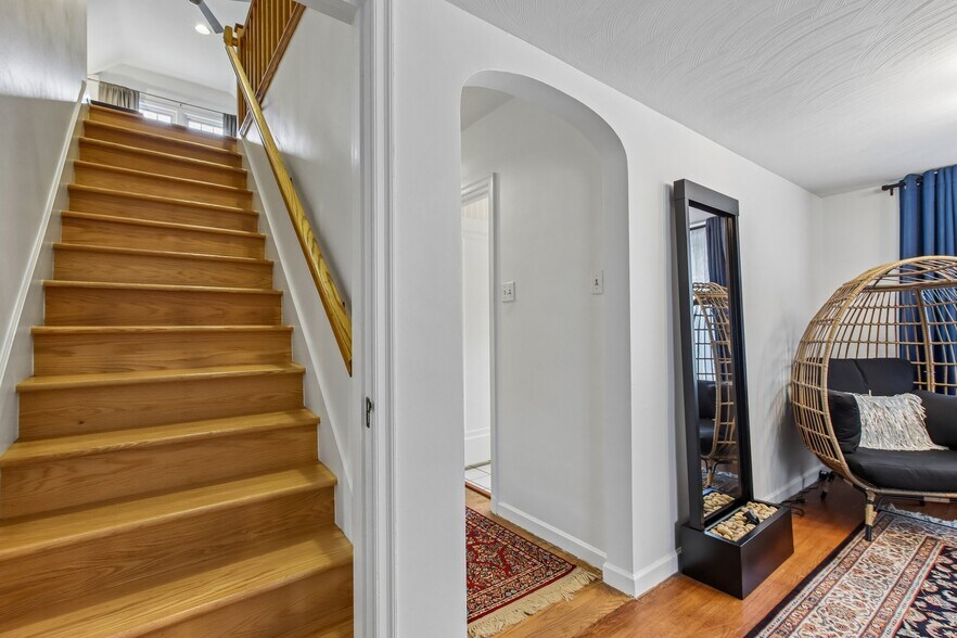 More Photos Of 399 W Main St, Greenwood Office For Sale